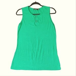 Doe & Rae Women's Kelly Green Keyhole‎ Sleeveless Size Medium Blouse Tank Top